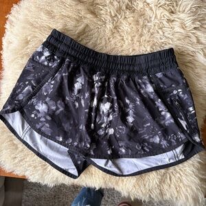 Lululemon Tracker Short IV in the Dusk Dye White Black